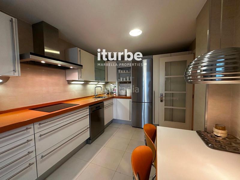 Foto ae5dec93-8bb6-43c1-b5f8-dfa5d0b18046. Lloguer pis amb aparcament piscina a La Carolina - Guadalpín Marbella