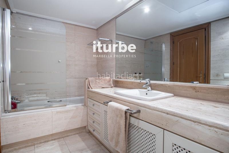 Foto bc43cb4e-cd1f-463e-98d9-815fb8c73329. Alquiler piso  en gran con vistas al mar en Playa de la Fontanilla Marbella