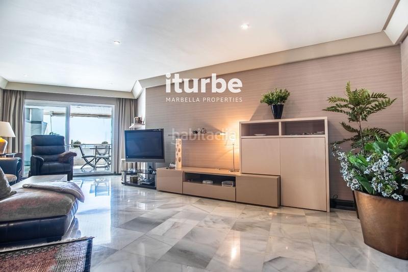 Foto 3e6823d6-3eee-4195-be03-0ca438190d00. Rent flat with parking pool in Playa de la Fontanilla Marbella