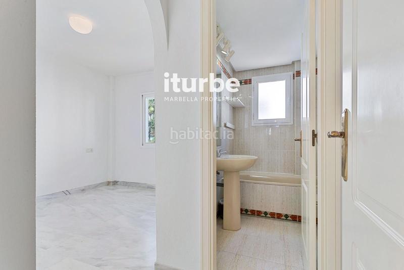 Foto 69ca7b51-ec40-44cb-b717-59143b674f2f. Piso  en jacinto benavente en Huerta Belón - Calvario Marbella