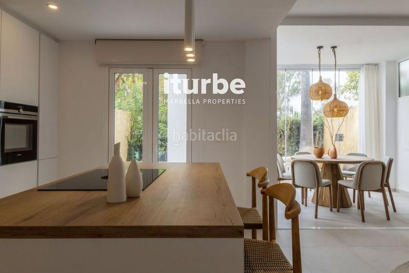 Foto 3c938419-2e9c-4454-8fbe-ec8c25bf2be0. Affitto casa a schiera con parcheggio piscina in bahía de Marbella Marbella