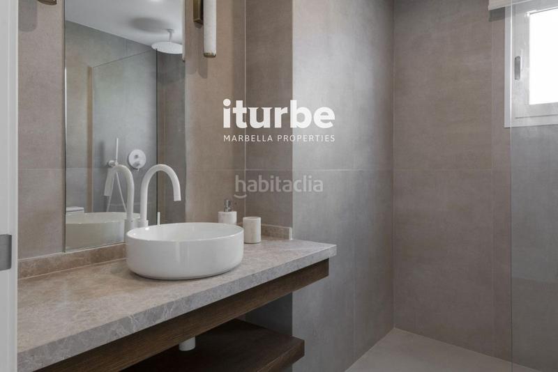 Foto 5e18e12b-905a-4624-beeb-1b98d62daa32. Affitto casa a schiera con parcheggio piscina in bahía de Marbella Marbella
