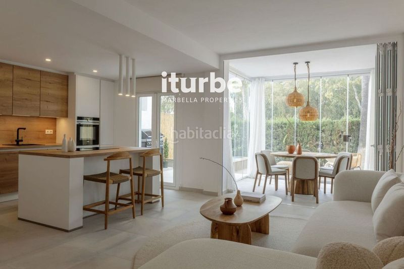 Foto 463af27e-cd41-44bd-a77b-3aec3086bcc0. Location maison jumelée avec parking piscine dans bahía de Marbella Marbella