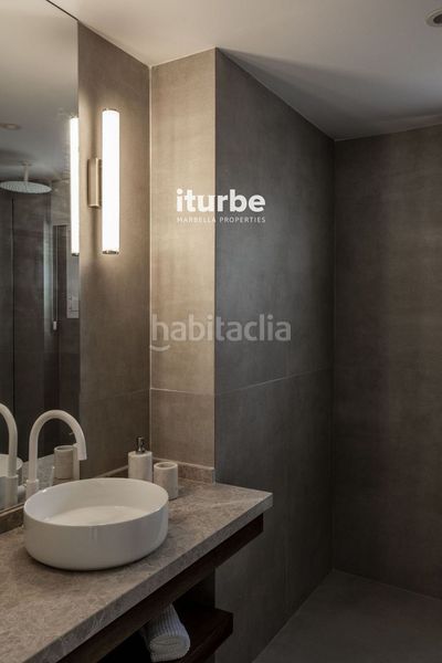 Foto 7ec765a5-2c27-4247-bbdf-fc93286f294e. Location maison jumelée avec parking piscine dans bahía de Marbella Marbella