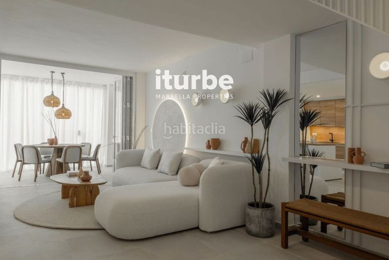 Foto ac03f5d3-c2c3-4d51-8df3-71450d5c206a. Location maison jumelée avec parking piscine dans bahía de Marbella Marbella