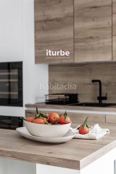 Foto be795e0c-7c7c-4e8c-8b2c-b51529ce854b. Location maison jumelée avec parking piscine dans bahía de Marbella Marbella
