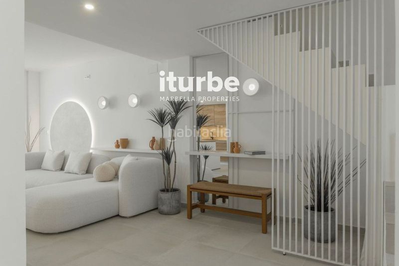 Foto ebe0c176-f4ce-48a5-956c-5d13bf245f5e. Location maison jumelée avec parking piscine dans bahía de Marbella Marbella