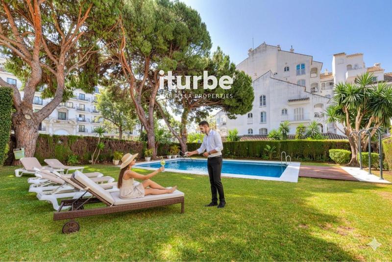 Foto 8efb983b-304d-4fd3-8f34-bf2c97b8ee1a. Rent penthouse in azahar 4 in Nueva Andalucía centro Marbella