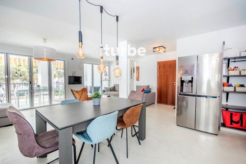 Foto 1142872d-086a-4cd0-801d-cf5d0a5ce645. Flat with parking pool in Elviria Marbella