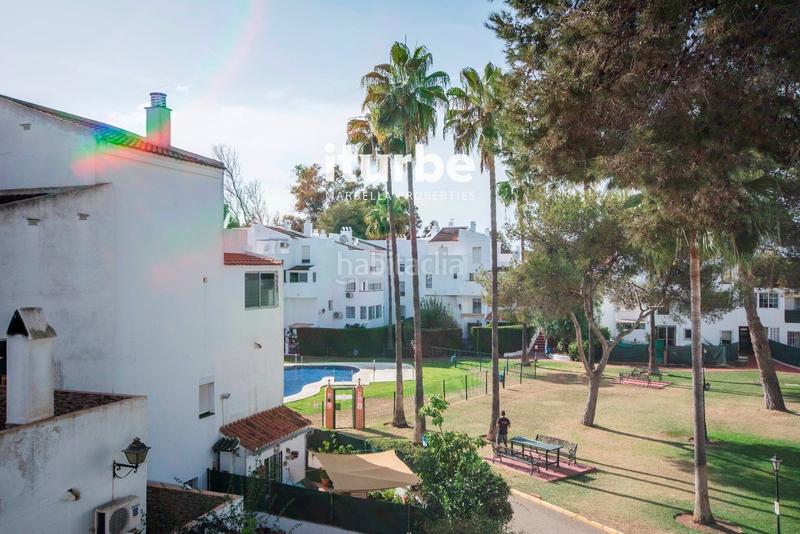 Foto 21aa3cce-2243-4e4d-98b0-dd45926409f3. Flat with parking pool in Elviria Marbella