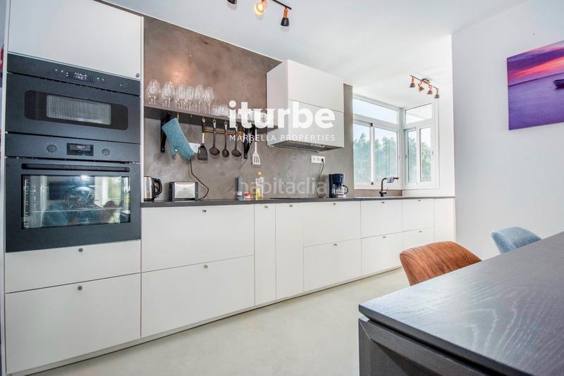 Foto ba88c035-03b2-4c40-9b40-c0658669e4ba. Flat with parking pool in Elviria Marbella