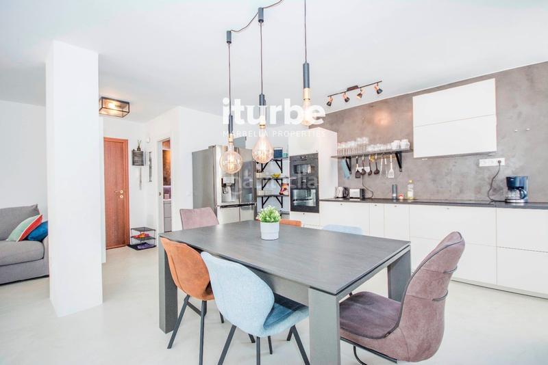 Foto c33eb7f4-3875-40d4-ad90-e0f8870ae21d. Flat with parking pool in Elviria Marbella