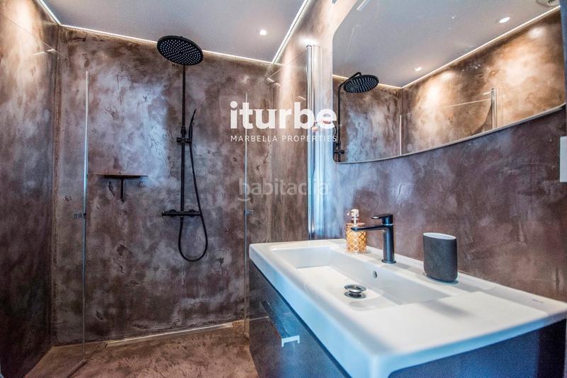 Foto d18d6119-0f83-4ca1-a700-d6d82ed6a419. Flat with parking pool in Elviria Marbella