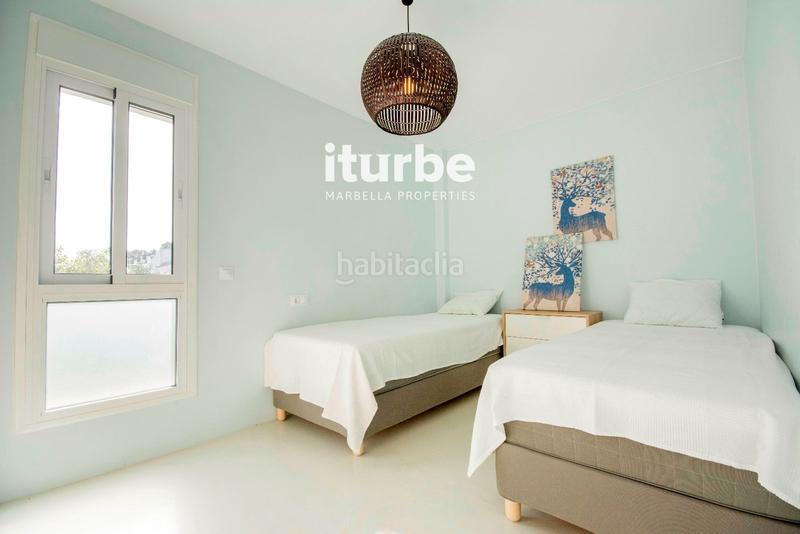 Foto d8862630-00f0-4439-8a88-24ddc19976b0. Flat with parking pool in Elviria Marbella