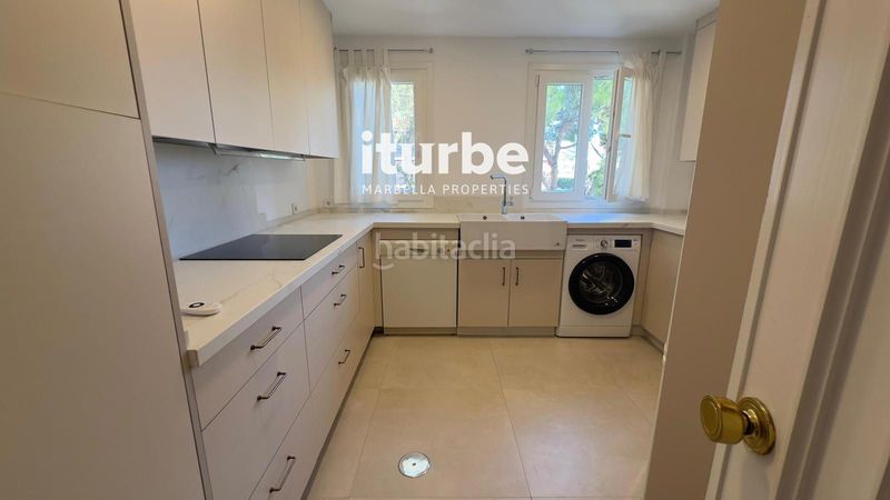 Foto 767fdfe8-6c09-42c8-8af1-a101f398528c. Lloguer pis amb aparcament piscina a La Carolina - Guadalpín Marbella