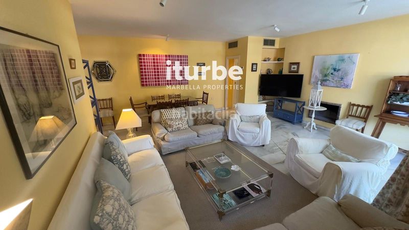 Foto 76d4a0c3-5fc9-4888-98e3-7c62dcd23f93. Lloguer pis amb aparcament piscina a La Carolina - Guadalpín Marbella