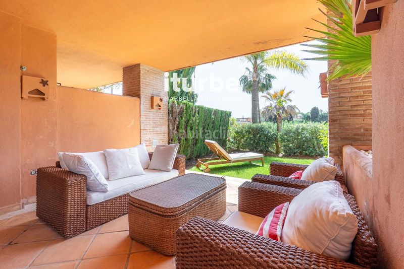 Foto 44fc8d2d-e998-4b26-a285-1ef01d4041c3. Lloguer pis amb piscina a bahía de Marbella Marbella