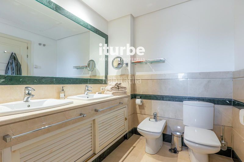 Foto 44851cd7-9b77-4119-befa-9e4413b498fd. Rent flat with pool in bahía de Marbella Marbella