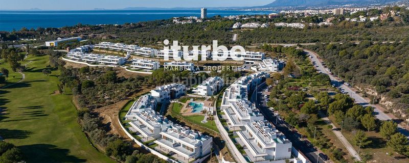 Foto 1e6cf2be-f0ff-4c73-a085-070376e5c237. Pis amb piscina a bahía de Marbella Marbella