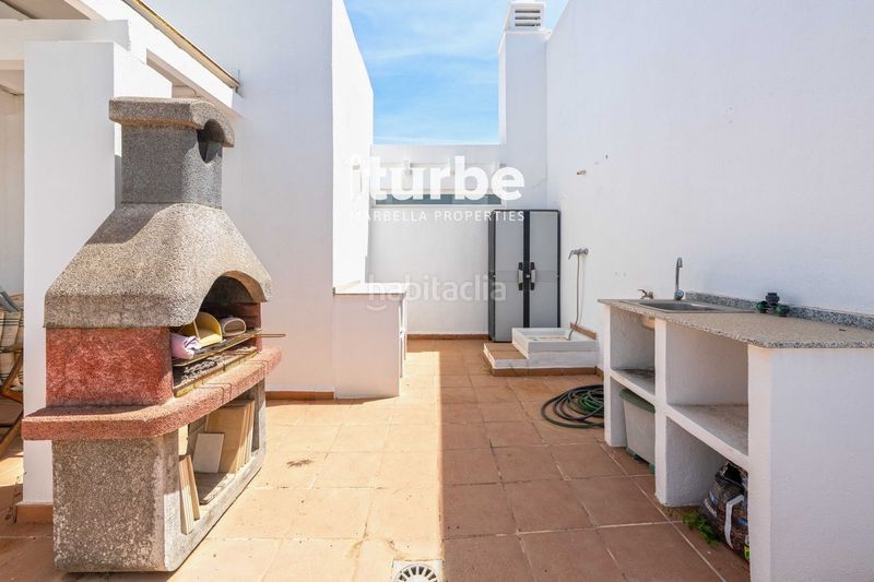 Foto 2816a2f5-8b07-4447-ac62-25a2f8364670. Dúplex amb aparcament piscina a La Carolina - Guadalpín Marbella