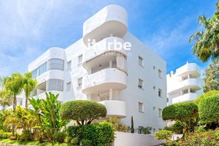 Duplex  Bulevar príncipe alfonso de hohenlohe. Marbella real giralda