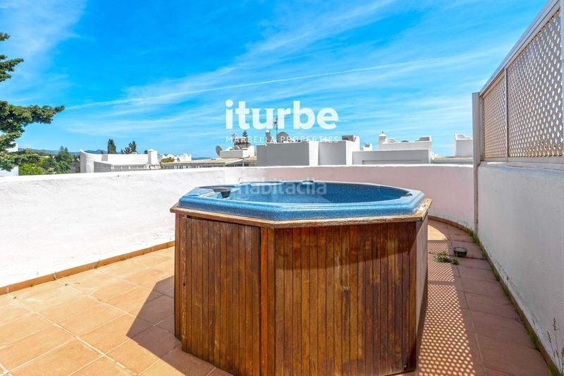 Foto c2084d4d-0520-4f63-bb82-99afaa36072c. Dúplex amb aparcament piscina a La Carolina - Guadalpín Marbella