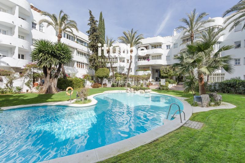 Foto e00c998f-097f-4d7b-ae62-74a239b110d9. Dúplex amb aparcament piscina a La Carolina - Guadalpín Marbella