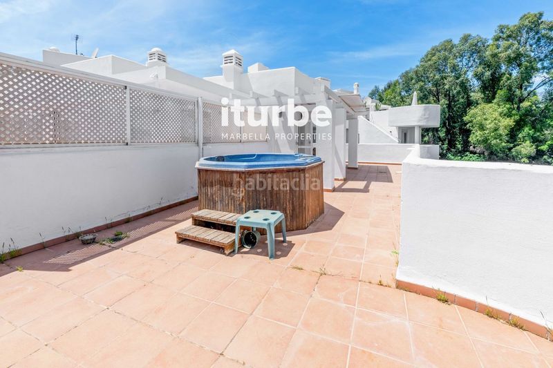 Foto e6eaa7bf-6393-4655-b679-c3fc9a444887. Dúplex amb aparcament piscina a La Carolina - Guadalpín Marbella