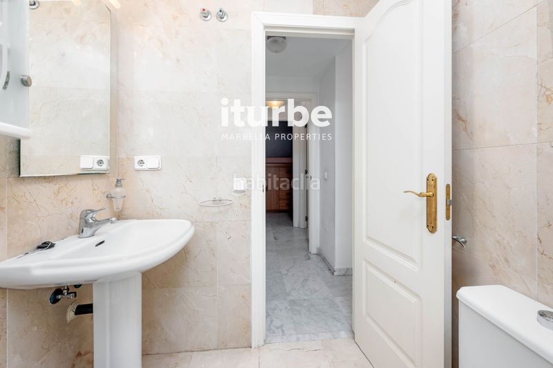 Foto ed5714bd-b0ff-49a2-b813-70651ec34c2b. Dúplex amb aparcament piscina a La Carolina - Guadalpín Marbella