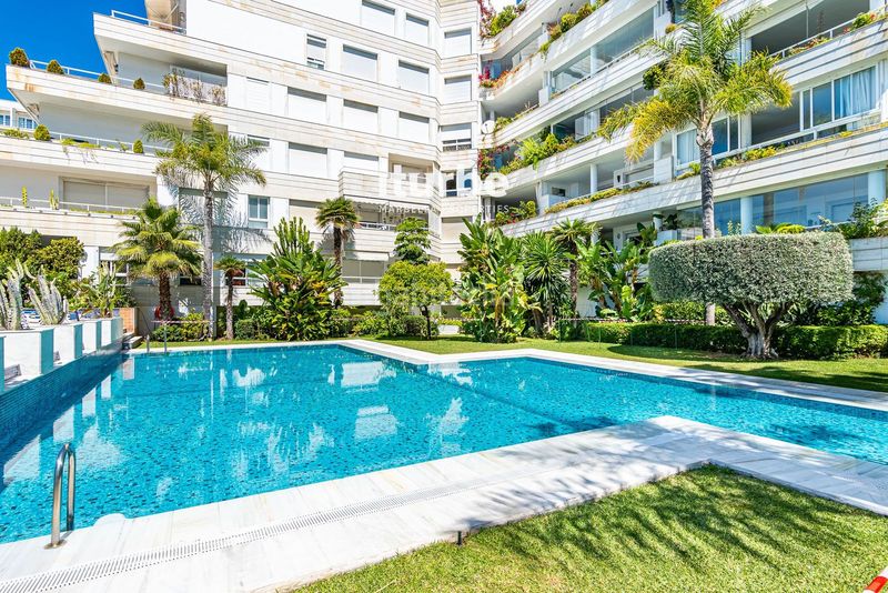 Foto 8c8d5377-f957-4d72-890b-2eeed850400e. Lloguer àtic amb aparcament a Playa Bajadilla - Puertos Marbella