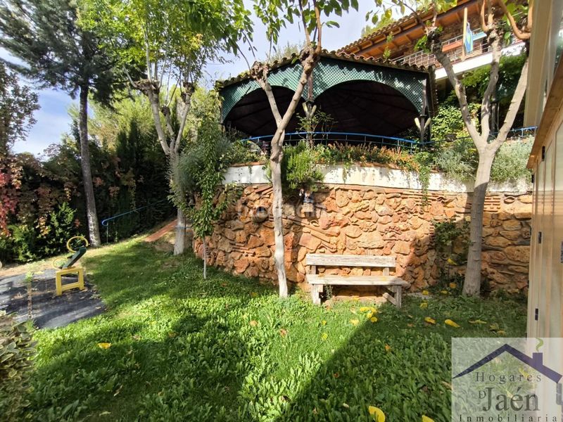 Foto 6884cb36-e4fc-46bc-a166-d0d8bf46986c. Edifici a Benatae