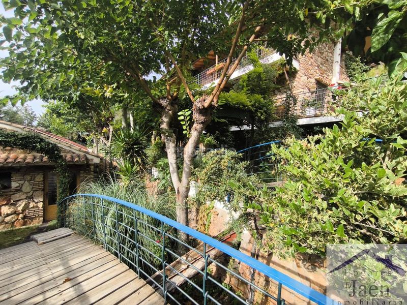 Foto 79d31787-e799-4955-9dde-46e2cf55eb9c. Edifici a Benatae