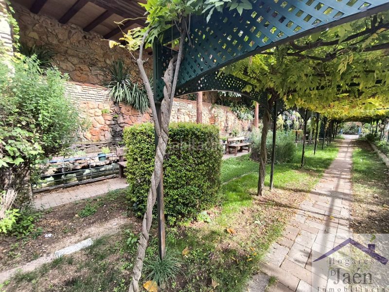 Foto 83b0de29-b65d-4944-b30f-984de3ecd1a8. Edifici a Benatae