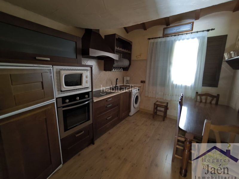 Foto bcf6e303-35d6-4c5e-b33f-126adcdda9d7. Edifici a Benatae