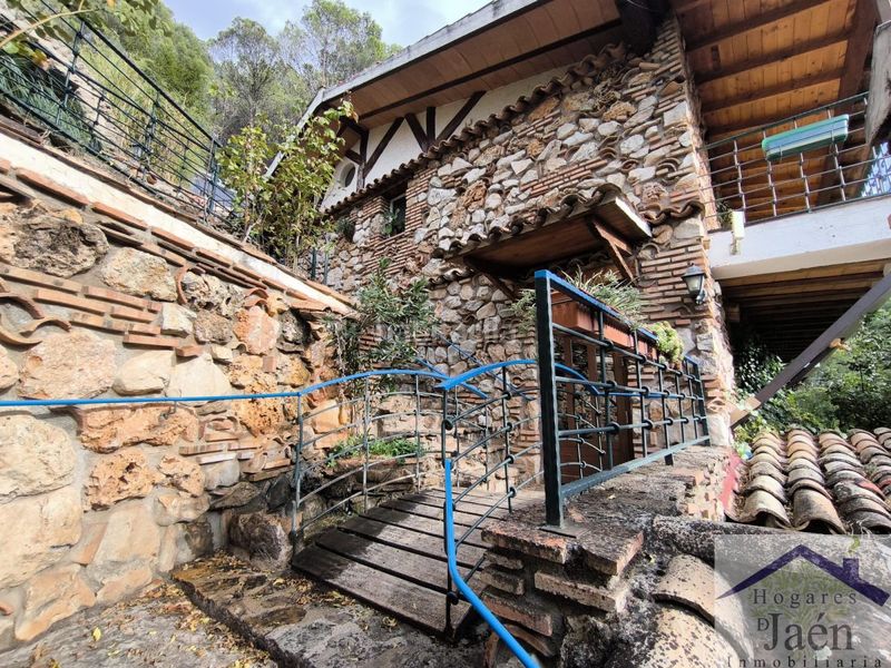 Foto beb7bcb2-69c3-4ebd-a9e4-eeaea66de300. Edifici a Benatae