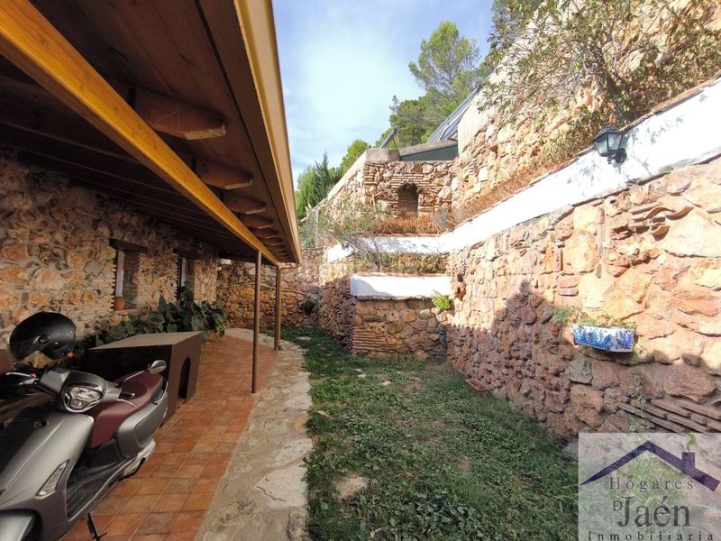 Foto d97d82fb-923e-4d56-be6e-662ef952d87e. Edifici a Benatae