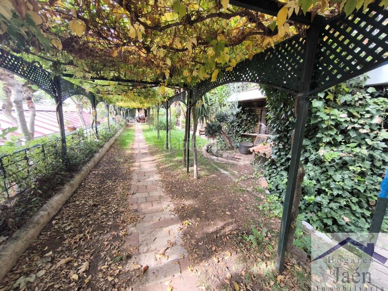 Foto f02d514e-ca34-4bbc-bbb8-131e3ed32463. Edifici a Benatae