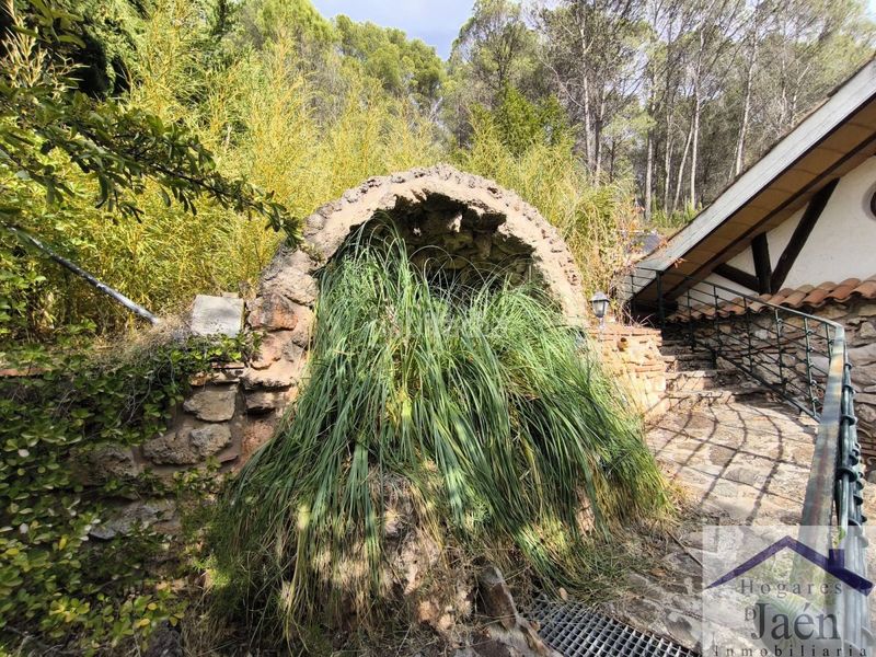 Foto fb52c358-309d-404f-94de-c323988568e7. Edifici a Benatae