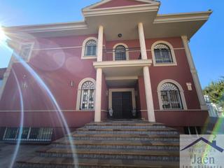 Chalet  Pintor romero de torres. Chalet en venta en linares, 6 dormitorios.