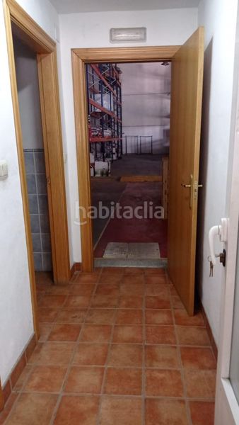 Foto 91cef3c0-0217-4a0b-bddf-44103af68b4d. Nau industrial a Úbeda