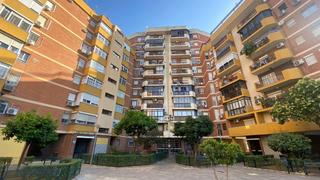 Pis  Avenida de andaluca. Venta de piso en sevilla: urb. santa isabel