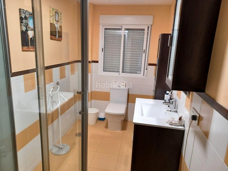 Foto bb7aa008-7c0b-4ba6-a702-47f9672d813a. Chalet con camino piscina in Los Lagos Guillena