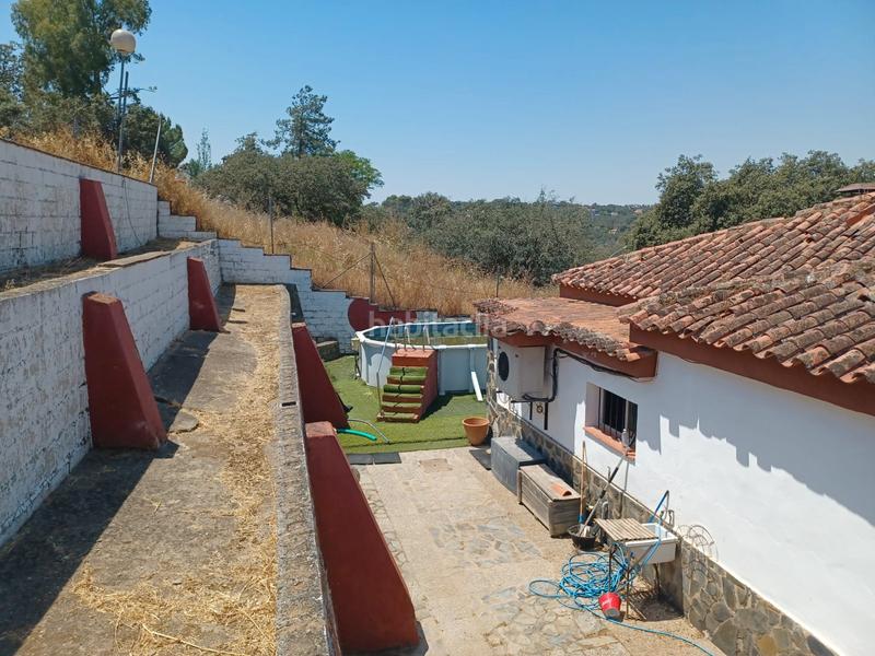 Foto d649bd55-953a-48e3-bbfe-4c2e30d87472. Chalet con camino piscina in Los Lagos Guillena