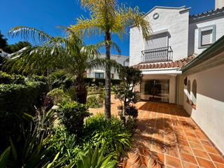 Casa pareada en Calle geranio 19. Para los amantes del golf, vistas panorámicas sobre el campo de