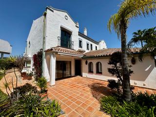 Casa pareada en Calle leander 8. Imaginas vivir en un campo de golf?