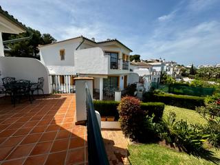 Chalet en Calle sagitario 4. Preciosa villa pareada frente al campo de golf miraflores’