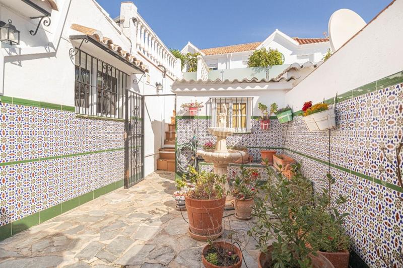 Foto f78f4b4f-acb8-489b-a6c2-2b6548836054. Casa en calle tomillo de calypso 3 villa junto al mar!!! en Mijas