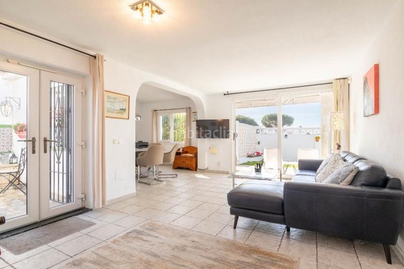 Foto ffd8c4ca-b8d9-414c-ba67-922607902532. Casa en calle tomillo de calypso 3 villa junto al mar!!! en Mijas