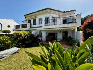 Casa pareada en Calle monte paraíso 1t. Islas de miraflores