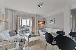 Piccolo appartamento  Calle virgen del rocío 1. Apartamento en esquina con vistas al mar